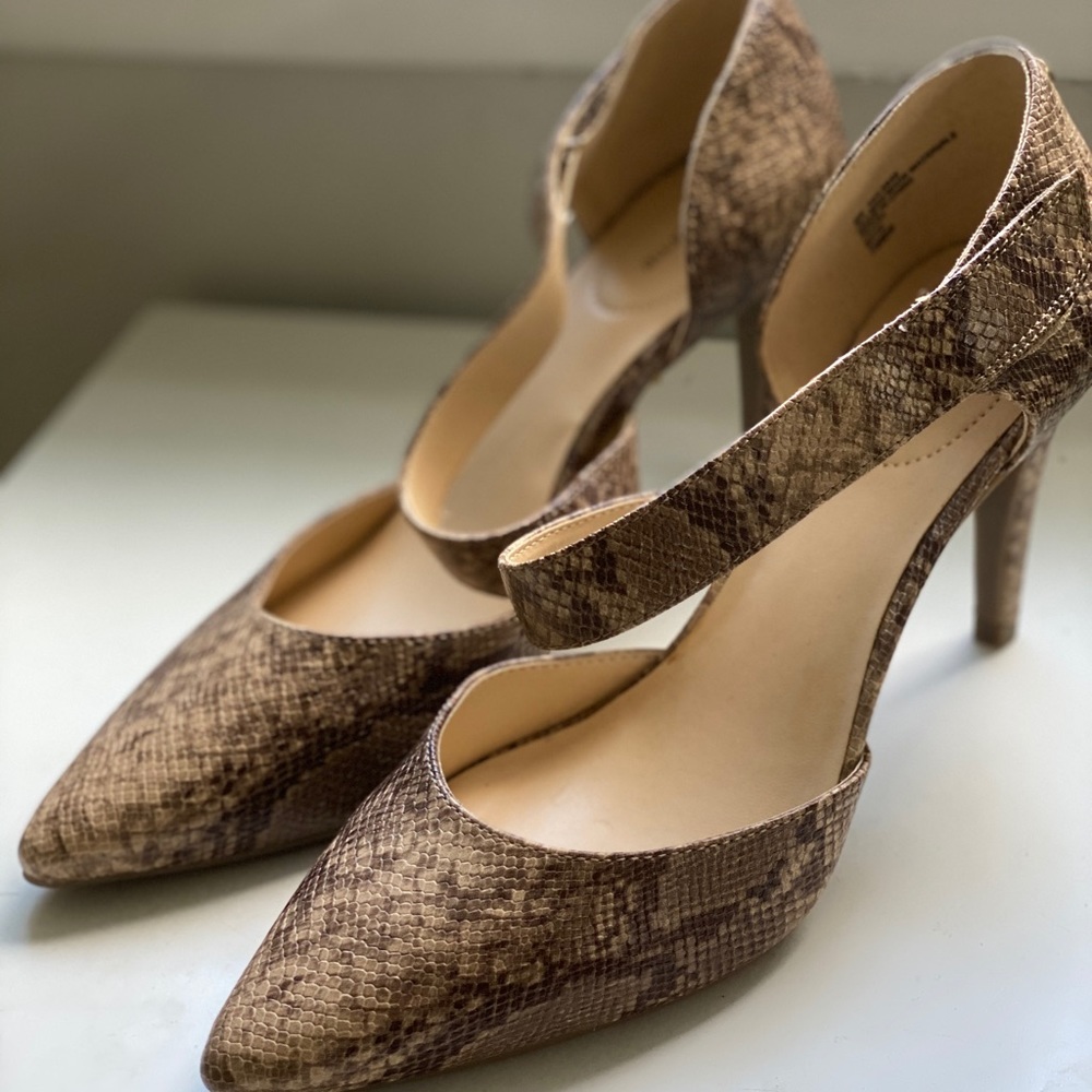 Liz Claiborne snake print heels size 8